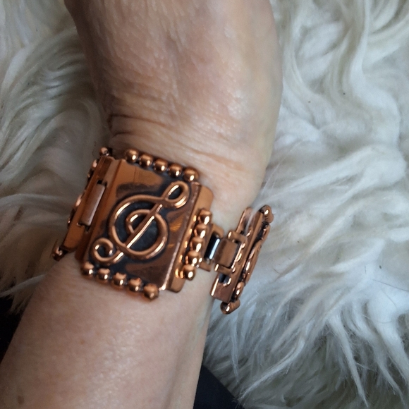 Renoir Copper Tone Bracelet with Musical  Clef Note Design - Picture 5 of 10